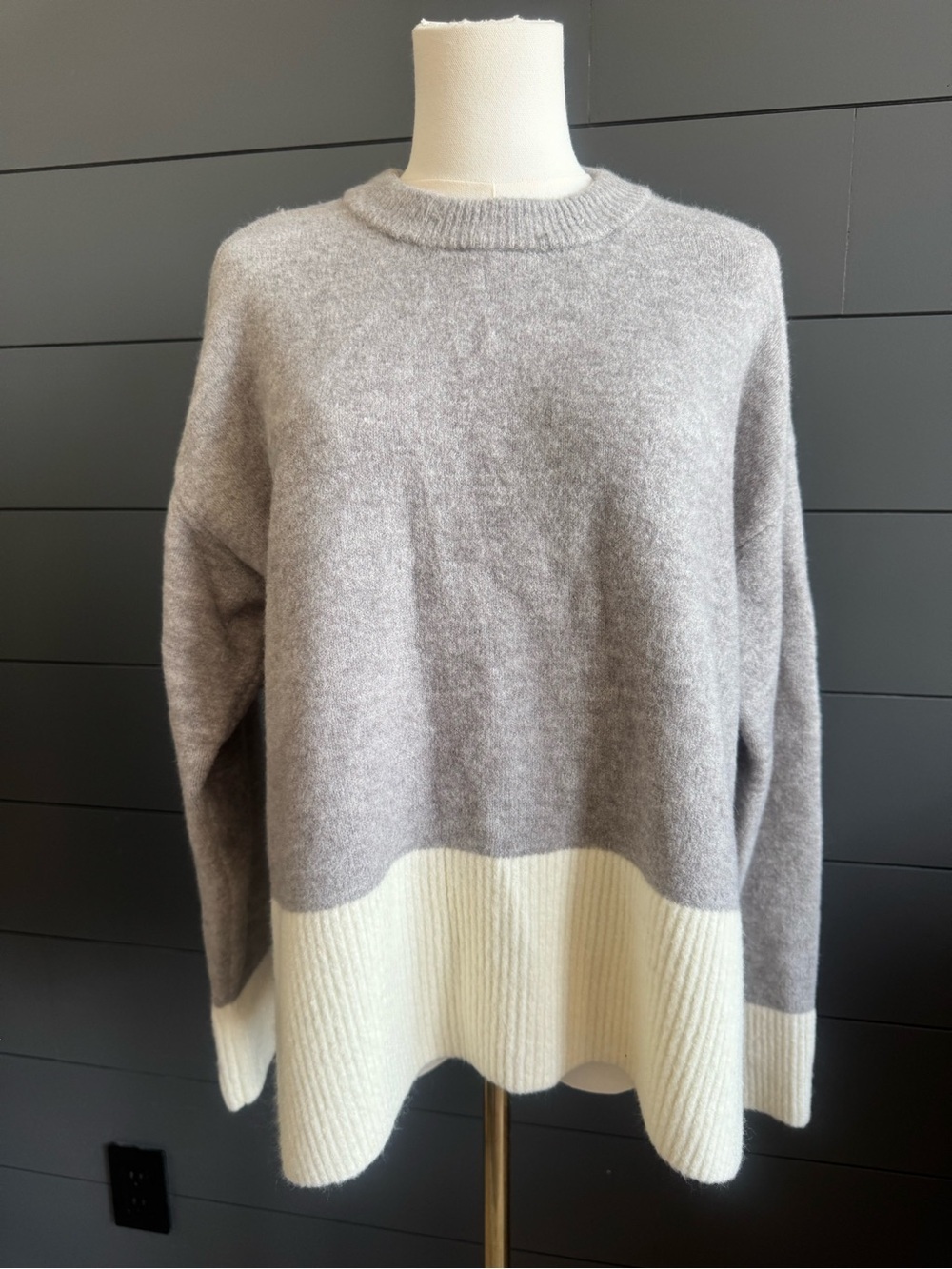 STYLUS Two-Tone Crewneck Sweater Gray & Cream Cozy Fall Winter Soft Block NWT